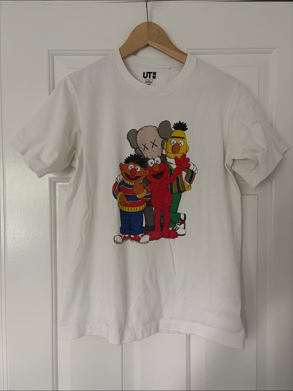 Uniqlo X KAWS x Sesame Street t-shirt size small